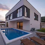 Good Vibes Villa *
